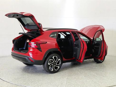New 2026 Chevrolet Trax RS w/ Driver Confidence Package FWD image 12