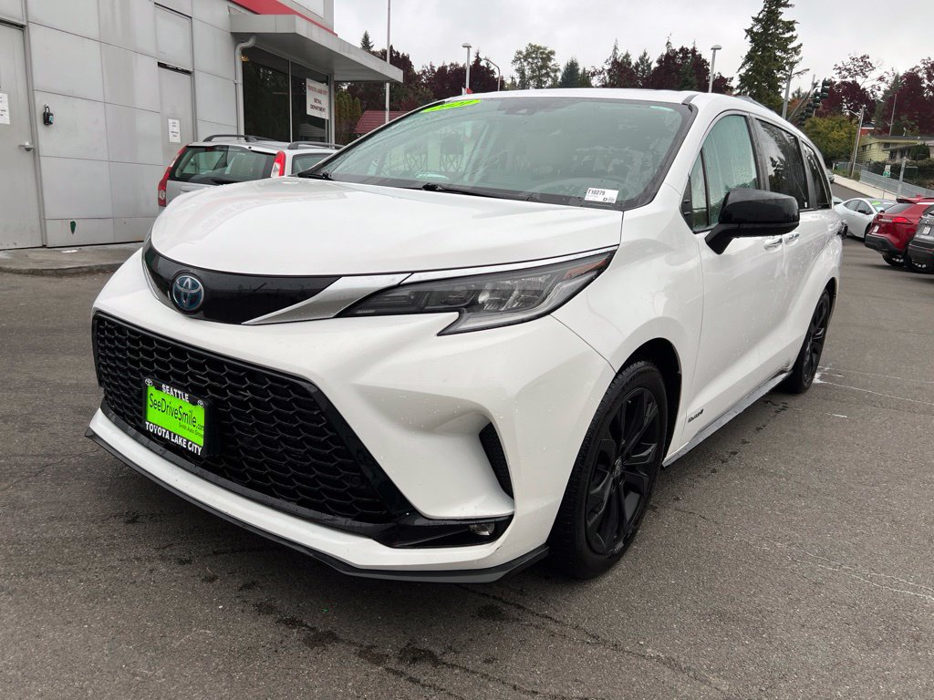 Used 2021 Toyota Sienna XSE w/ XSE Plus Package FWD image 8
