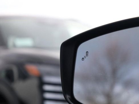 New 2025 Nissan Versa SR w/ Trunk Package image 18