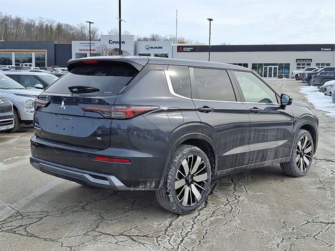 New 2026 Mitsubishi Outlander SE image 4