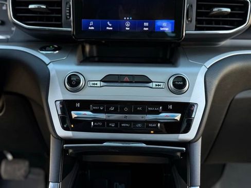 Certified 2020 Ford Explorer XLT w/ Equipment Group 202A image 28