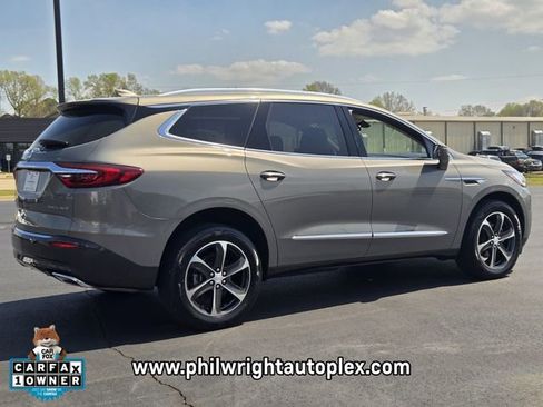 Used 2018 Buick Enclave Essence image 3