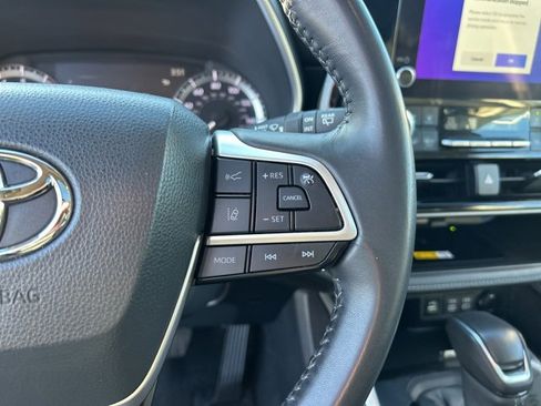 Used 2024 Toyota Highlander XLE image 22