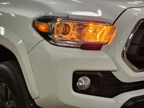 Used 2023 Toyota Tacoma SR5 w/ Technology Package image 13