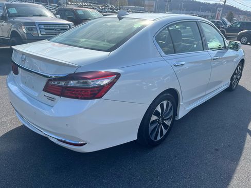 Used 2017 Honda Accord Touring image 5