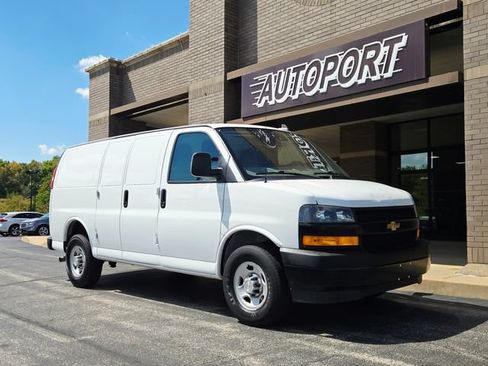 Used 2019 Chevrolet Express 2500 RWD image 1