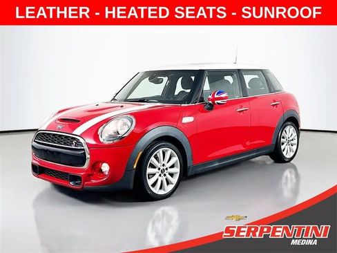 Used 2019 MINI Cooper S image 1