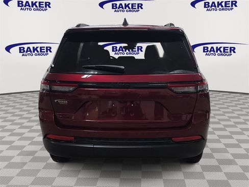 Used 2024 Jeep Grand Cherokee Altitude image 6