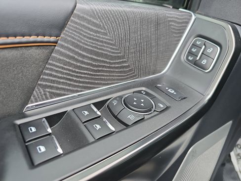 Used 2024 Ford F350 Platinum image 19