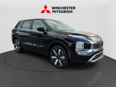 New 2025 Mitsubishi Outlander SE image 3