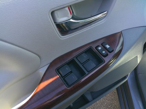 Used 2014 Toyota Sienna XLE image 18