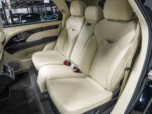 Used 2024 Bentley Bentayga Extended Wheelbase image 15