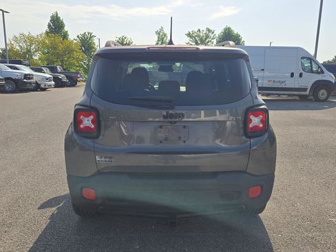 Used 2017 Jeep Renegade Altitude FWD image 6