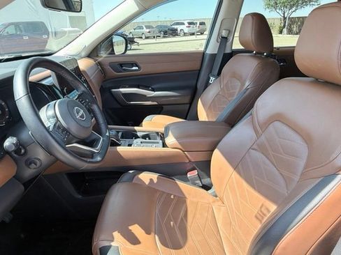 Used 2023 Nissan Pathfinder Platinum FWD image 14