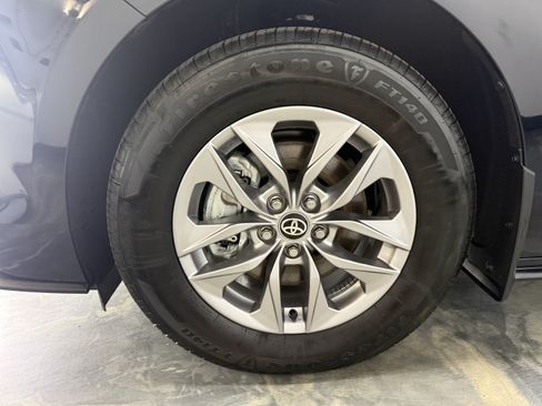 Used 2026 Toyota Sienna XLE FWD image 30