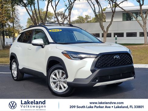 Used 2022 Toyota Corolla Cross LE image 1