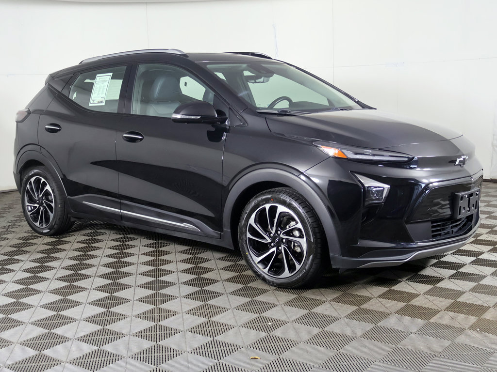 Used 2023 Chevrolet Bolt EUV Premier w/ Sun & Sound Package FWD image 3