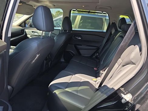 Used 2023 Nissan Rogue SV image 5