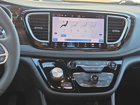 Used 2022 Chrysler Pacifica Pinnacle image 20