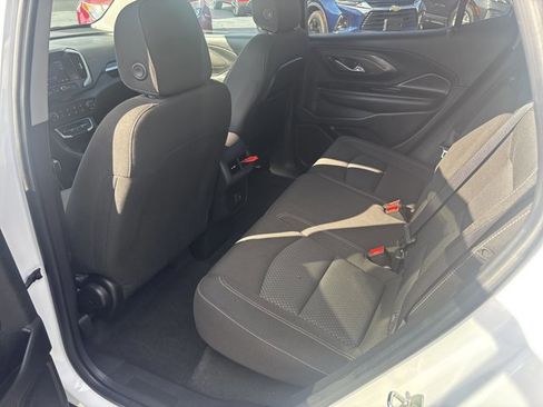 Used 2023 GMC Terrain SLE image 9