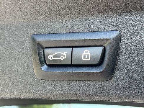 Used 2022 BMW X3 sDrive30i w/ M Sport Package 2 RWD image 11