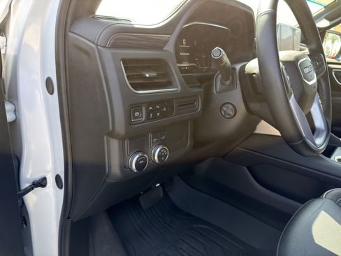 Used 2024 GMC Yukon XL SLT w/ SLT Premium Package RWD image 29