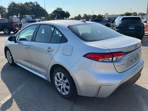 Used 2025 Toyota Corolla LE FWD image 6