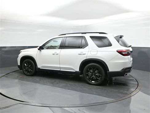 New 2025 Honda Pilot Touring image 5