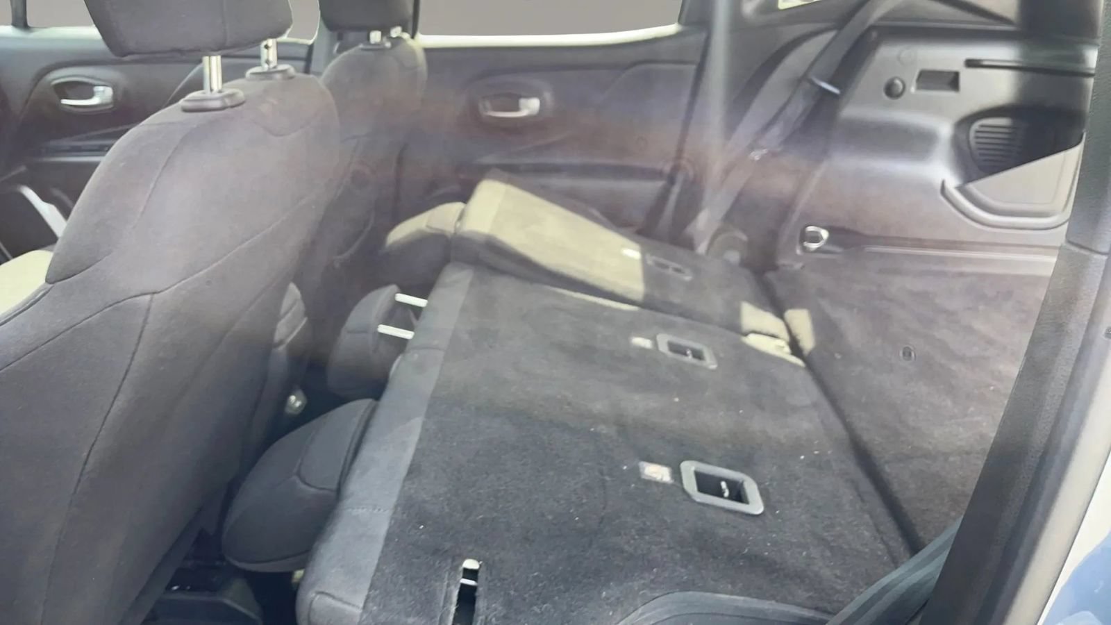 Used 2022 Jeep Renegade Latitude AWD/4WD image 30