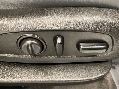 Used 2020 Buick Enclave Essence image 65