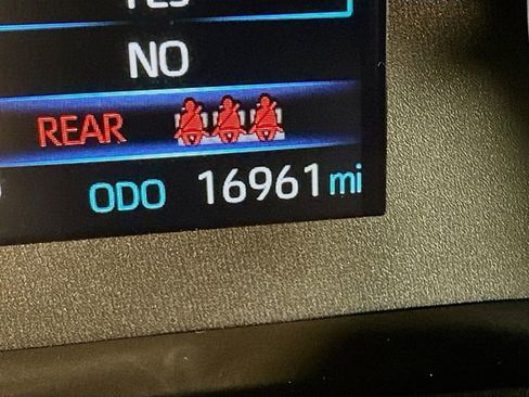 Used 2025 Toyota Corolla SE w/ SE Package image 19