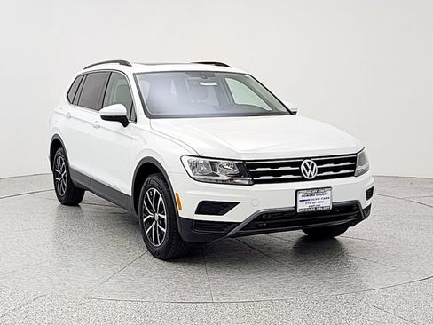 Used 2021 Volkswagen Tiguan SE w/ Panoramic Sunroof Package AWD/4WD image 2