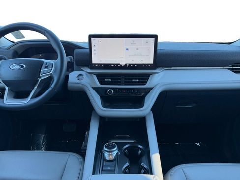 Used 2025 Ford Explorer Active w/ Active Comfort Package AWD/4WD image 12