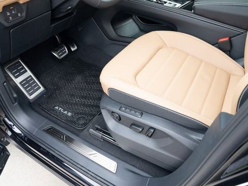 New 2026 Volkswagen Atlas Cross Sport SEL R-Line image 27