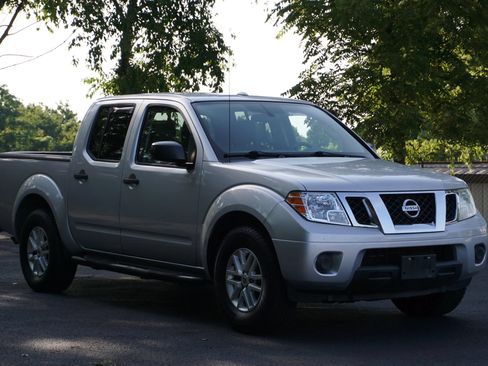 Used 2017 Nissan Frontier SV RWD image 3