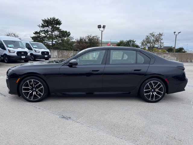 Used 2026 BMW 740i xDrive AWD/4WD image 8