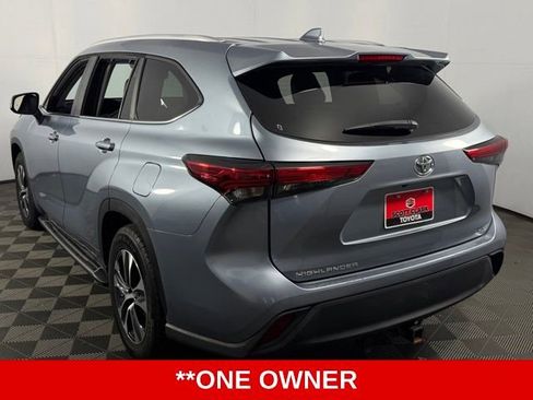 Used 2023 Toyota Highlander XLE image 6