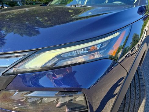 Used 2025 Nissan Rogue SV FWD image 35