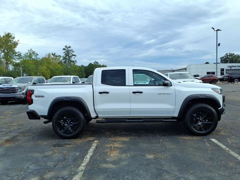 Used 2025 Chevrolet Colorado Trail Boss AWD/4WD image 3