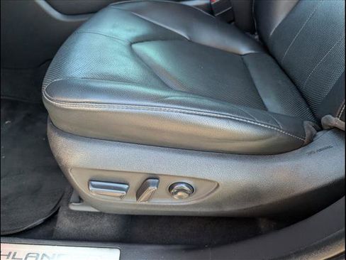 Used 2023 Toyota Highlander Limited image 10