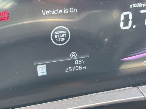 Used 2025 Kia Telluride S FWD image 3