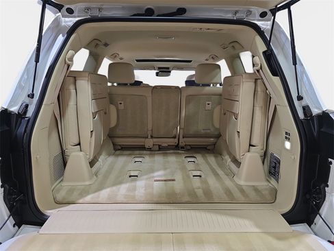 Used 2016 Lexus LX 570 4WD image 14