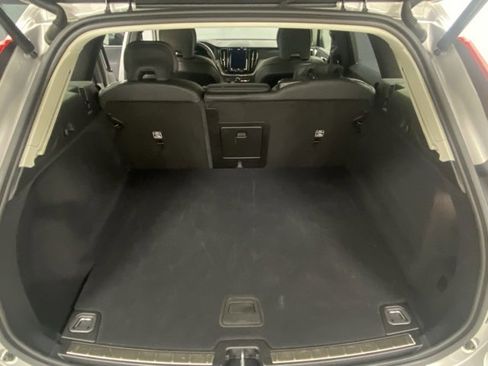 Used 2025 Volvo XC60 B5 Plus image 9