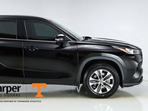Used 2020 Toyota Highlander XLE AWD/4WD image 12