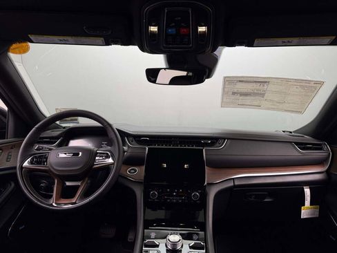 New 2025 Jeep Grand Cherokee L Summit w/ Luxury Tech Group V image 23