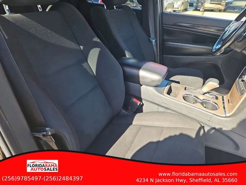 Used 2017 Jeep Grand Cherokee Laredo w/ Quick Order Package 2BE image 6