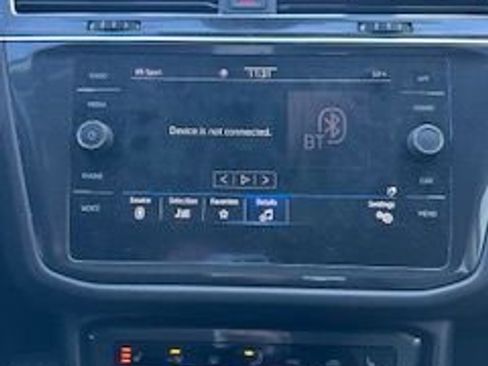 Used 2022 Volkswagen Tiguan SE image 10