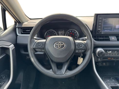 Used 2021 Toyota RAV4 LE image 13