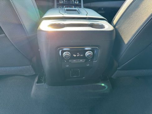 Used 2022 GMC Yukon Denali w/ Denali Premium Package image 14