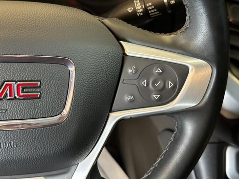 Used 2023 GMC Acadia SLT image 10